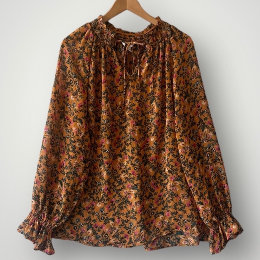 NWOT!! Pretty blouse make offers